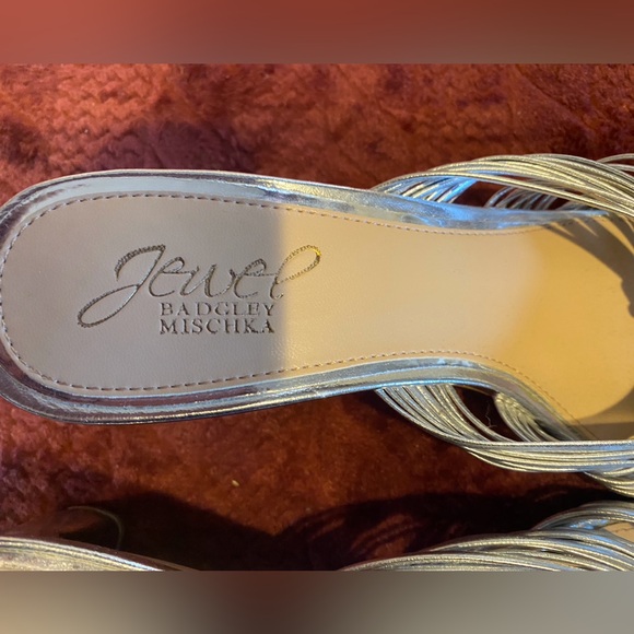 Badgely Mischa silver heels. - Picture 2 of 5